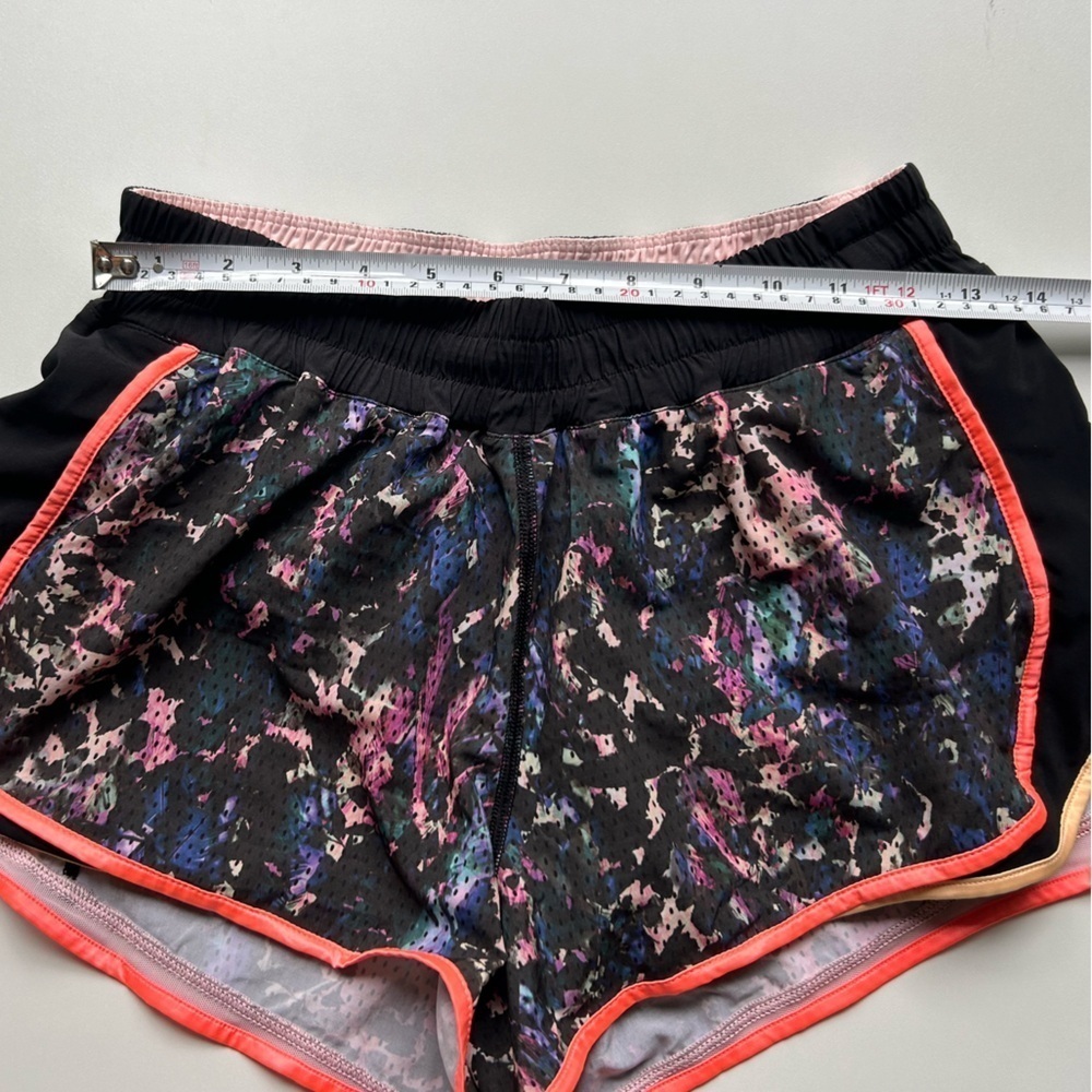 Lululemon Super Squad Short Floral Sport Black Multicolour gym running shorts - Picture 3 of 8